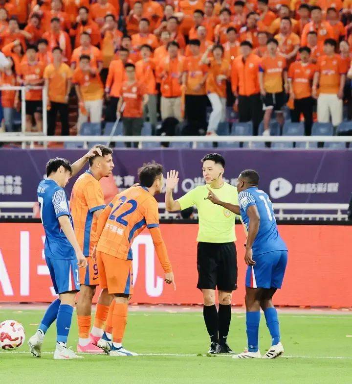 半岛体育登录入口-球队在比赛中展现出极大的凝聚力