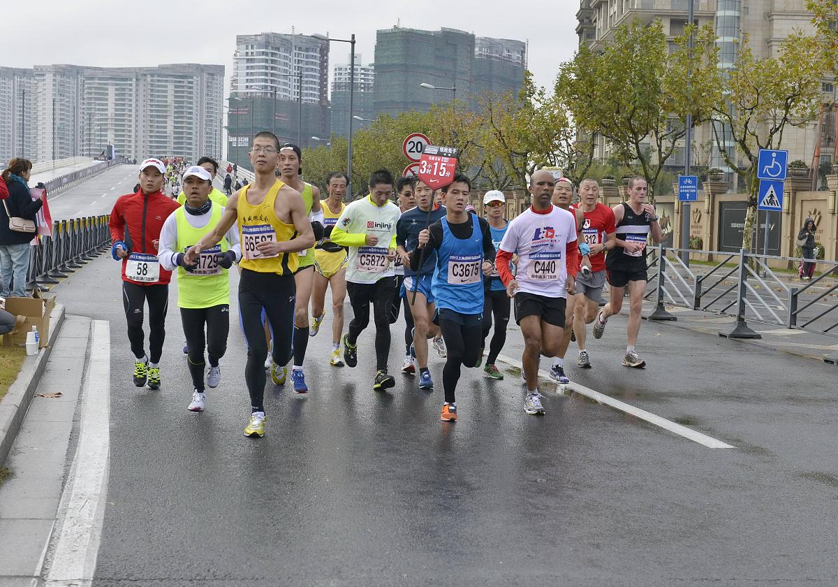 半岛app官网-包含关键时刻球员身手敏捷，赛场气氛瞬间紧张的词条