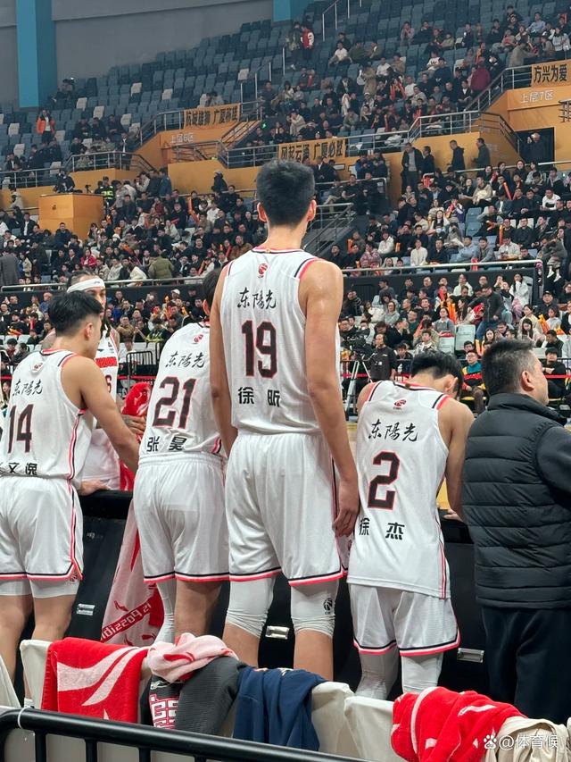 半岛体育下载入口官网-东莞男篮成功逆袭，扭转战局