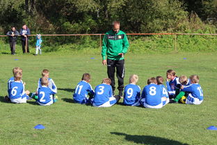 半岛体育网球-巴塞罗那队内出现问题，教练组寻找应对之策，巴塞罗那现任教练是谁